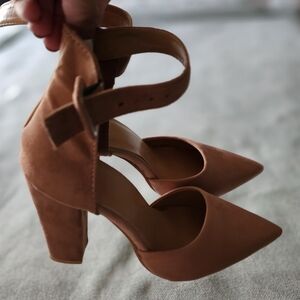 Elegant Tan Women's Heels